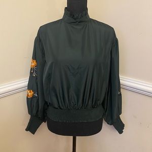 Romeo & Juliet Couture Women’s Green Long-Sleeve